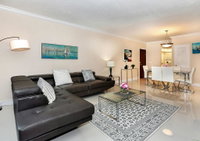 3O Hollywood Beach Tourism House