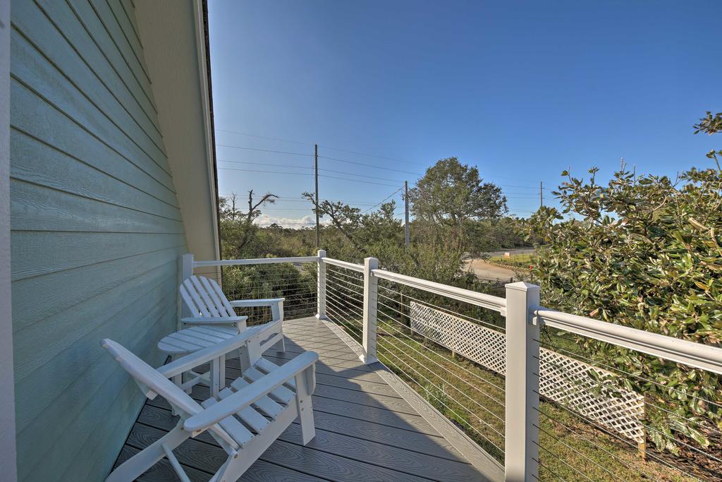 Airy Seaside Cottage With Pier, 3 Mi To Beach!