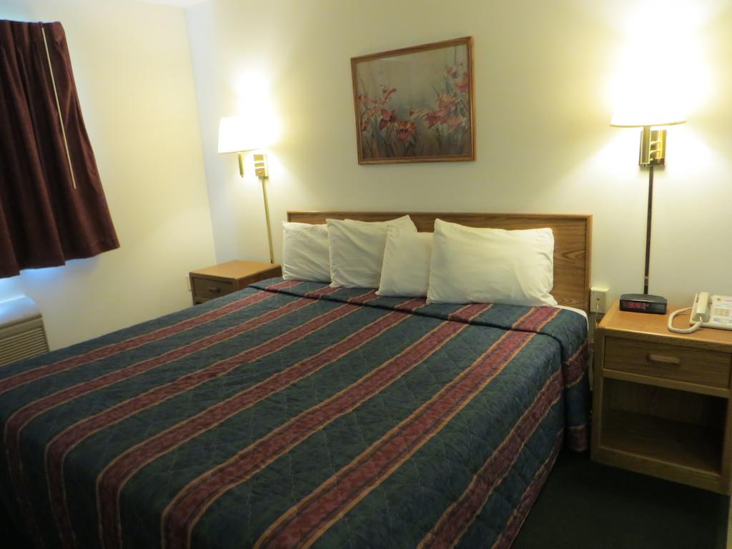 AmeriVu Inn And Suites - thumb 2