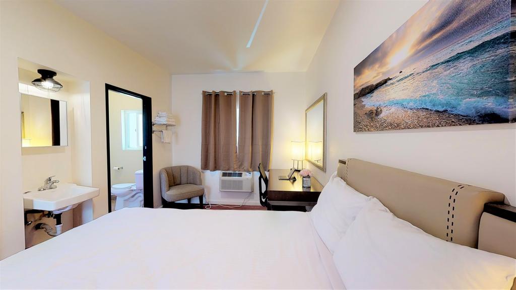 Anchor Pointe Inn - thumb 0