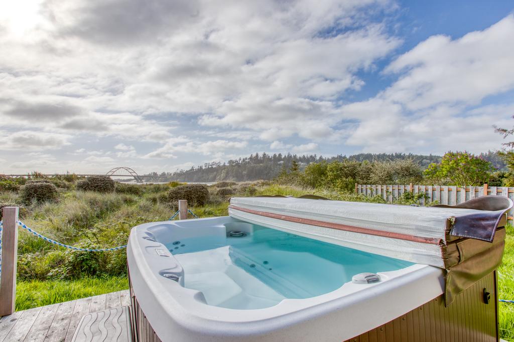 Bay Bridge Beach House - thumb 1