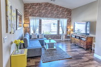 Beautiful townhouse 8 can sleep Tourism House