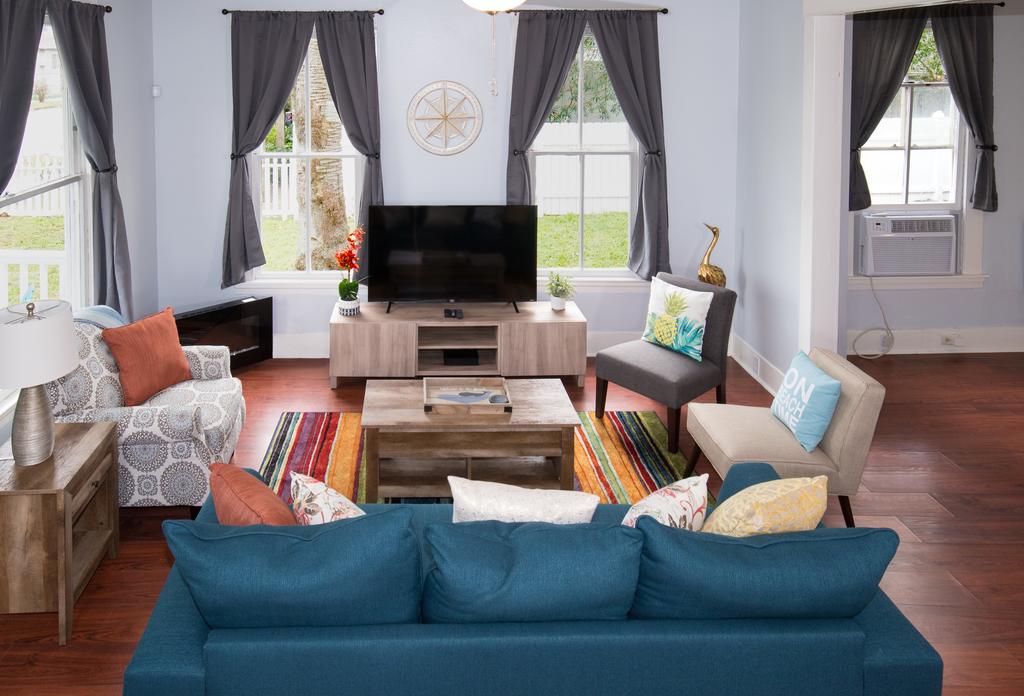 Beautiful Two-story In Central Galveston, Short Walk To Beach, Near Downtown! | Seas The Breeze