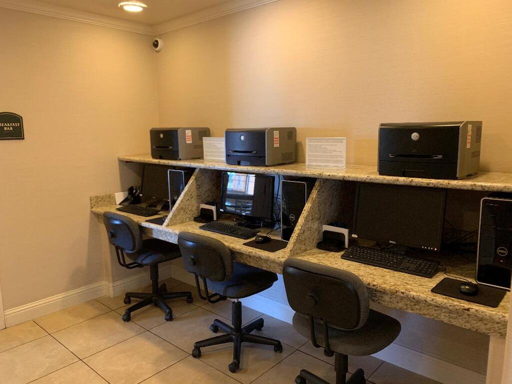 Best Western Inn & Suites Lemoore - thumb 0