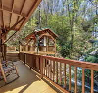 Black Bear Lodge 6 Bedroom Mtn and Waterfall Views Pool Table Sleeps 12 - Tourism House