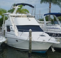 Cabin Cruiser Boat Hotel - Tourism House