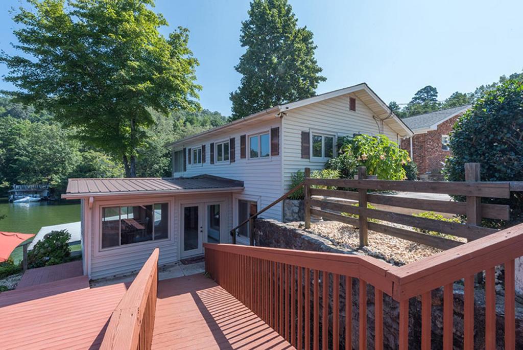 Captain's Quarters On Lake Lure - thumb 1
