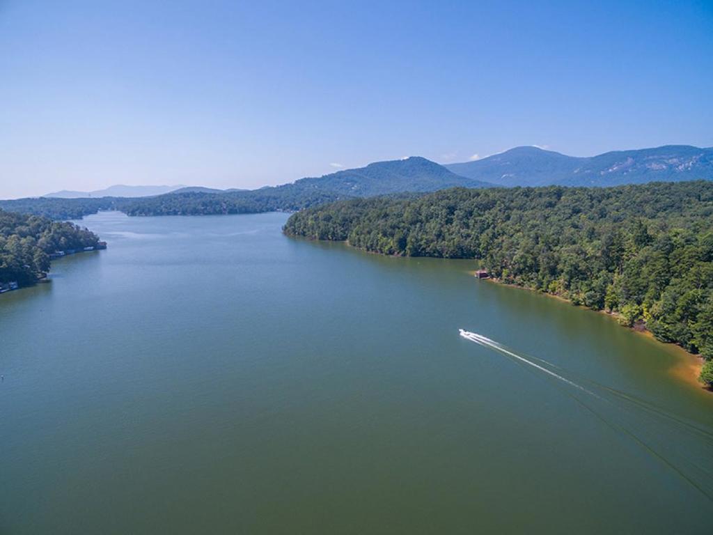 Captain's Quarters On Lake Lure - thumb 2