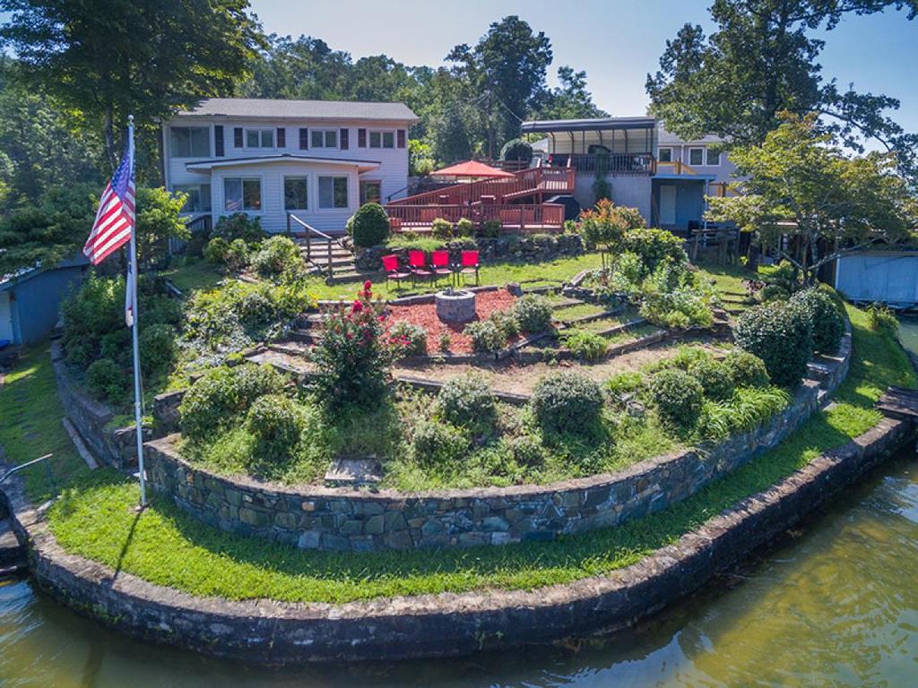 Captain's Quarters On Lake Lure - thumb 0