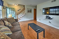 Chapel Hill Townhome with Pool - 5 Mins to UNC Campus Tourism House