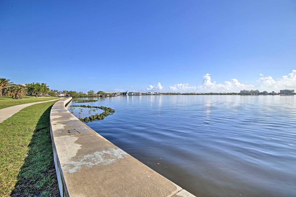 Charming 2BR Lake Worth Condo Steps From The Water - thumb 2