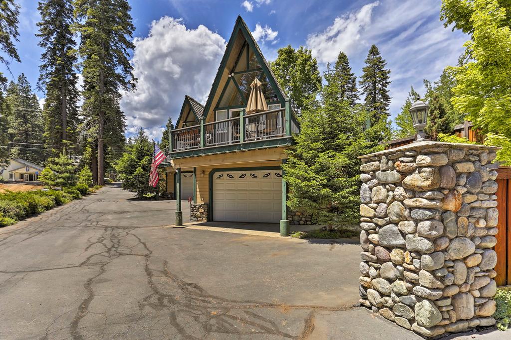 Charming House With Deck - Steps To Lake Almanor! - thumb 2