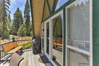 Charming House with Deck - Steps to Lake Almanor Tourism House