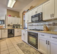 Chic Clovis House with Private Pool and Patio - Tourism House