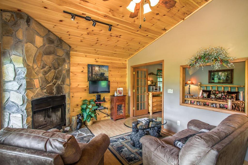 Country Bear Hideaway - thumb 2