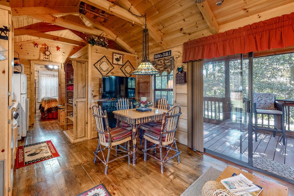 Cozy Cabin At TrackRock - thumb 1