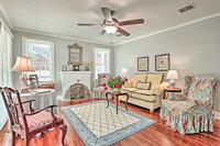 Cozy Garden Cottage 5Mi to Red River District Tourism House