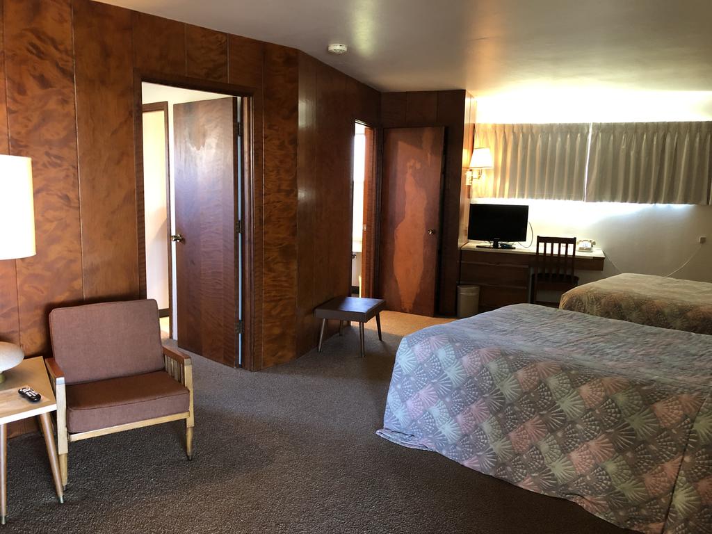 Curly Redwood Lodge - thumb 2