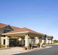 Days Inn & Suites by Wyndham Commerce - Tourism House