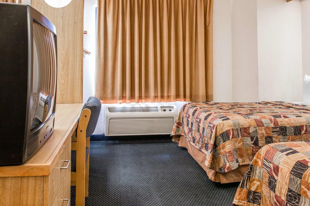 Days Inn By Wyndham Flint/Bishop International Airport - thumb 3