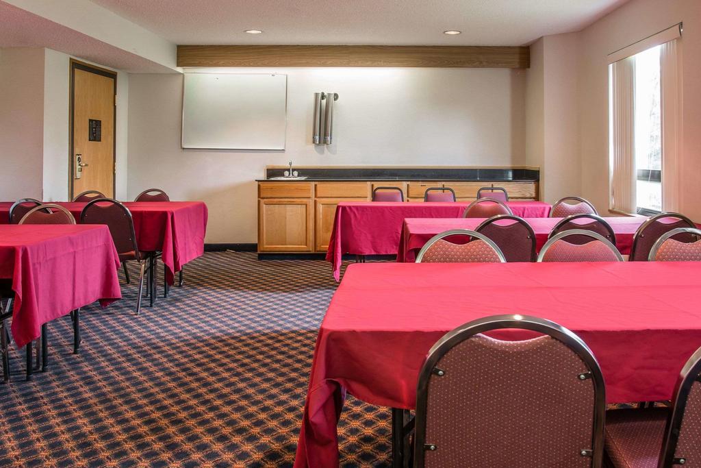 Days Inn By Wyndham Flint/Bishop International Airport - thumb 2