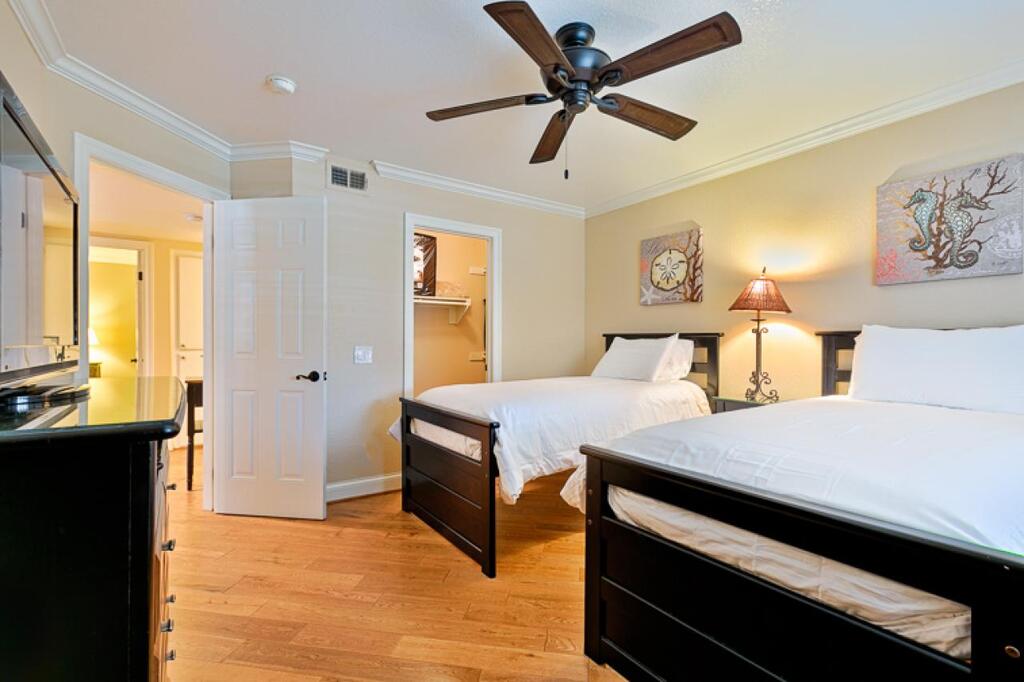 DP-4 Ritz Pointe Condo - thumb 3