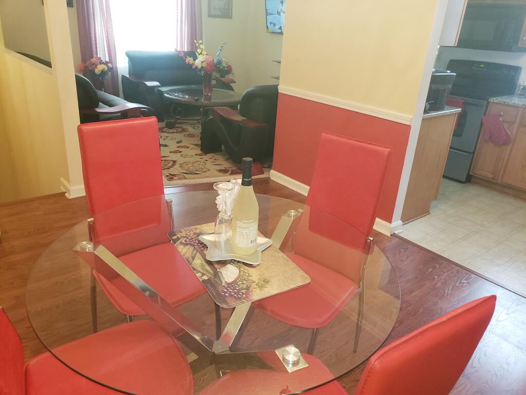 Elegant Stay Away - thumb 3