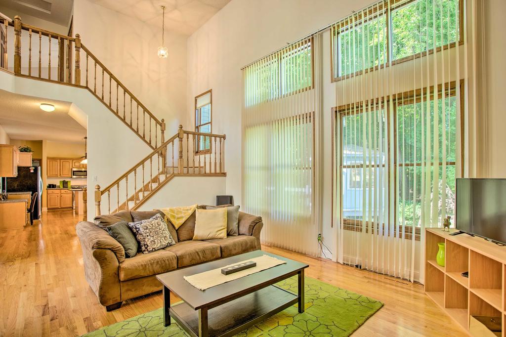 Executive Eden Prairie Home W/Deck, Game Room - thumb 2