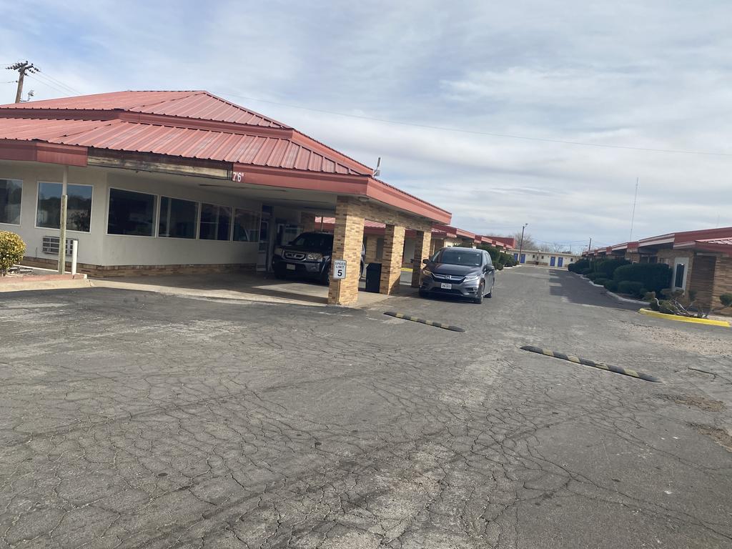 Executive Inn - thumb 0