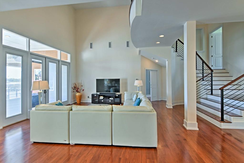 Gorgeous Ocean Springs Waterfront Home With Dock! - thumb 3