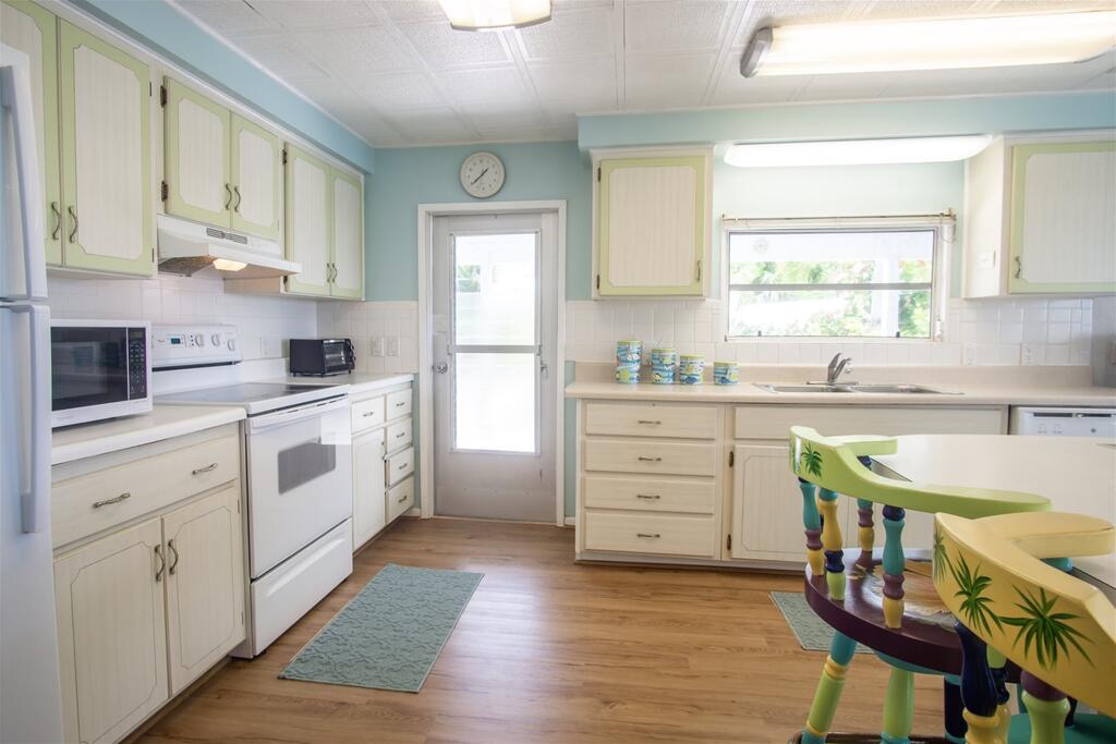 Harbor House 2bed/2bath With Open Water Views - thumb 2