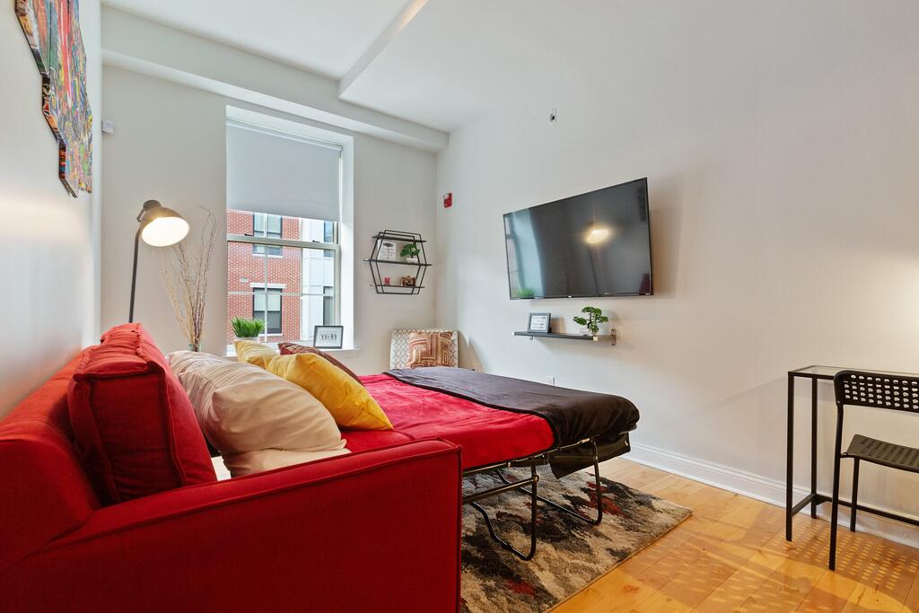 Heart Of OLD CITY Self Check-in Netflix Smart TV - thumb 2