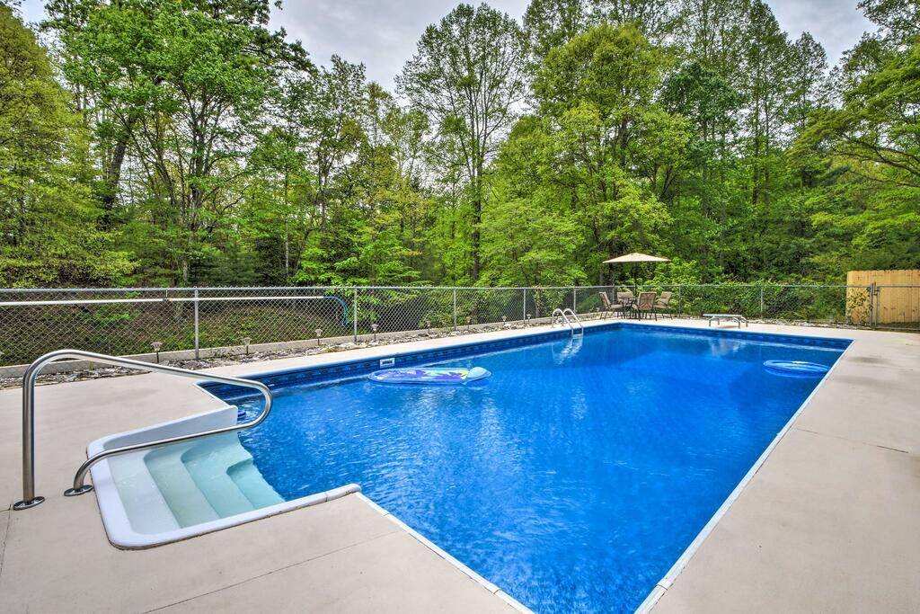 Hidden Murphy Cottage With Hot Tub, Pool & Grill - thumb 1