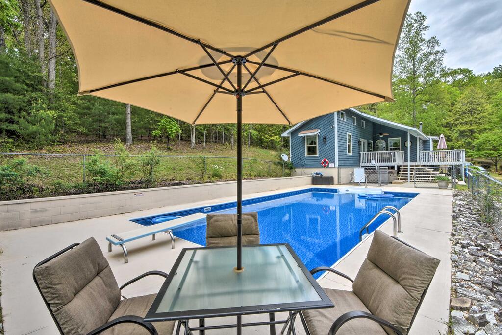 Hidden Murphy Cottage With Hot Tub, Pool & Grill - thumb 3