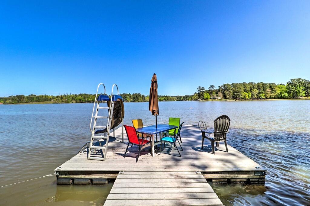 House With Dock & Slide Situated On Lake Sinclair! - thumb 1