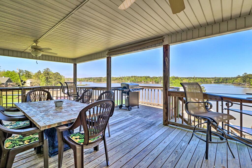 House With Dock & Slide Situated On Lake Sinclair! - thumb 0