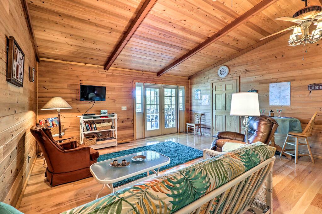 House With Dock & Slide Situated On Lake Sinclair! - thumb 2