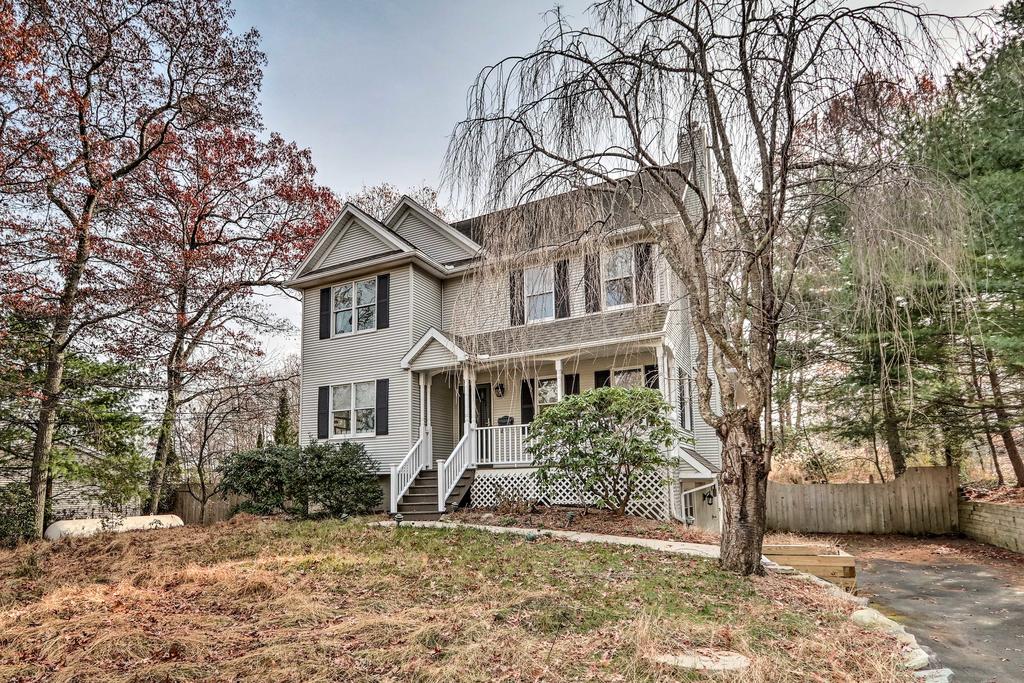 Huge Poconos Getaway With Pool - Hike, Ski, Explore! - thumb 3