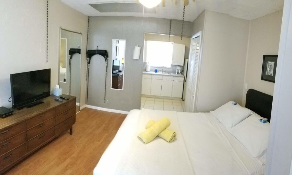INN LEATHER GUEST HOUSE-GAY MALE ONLY - thumb 0