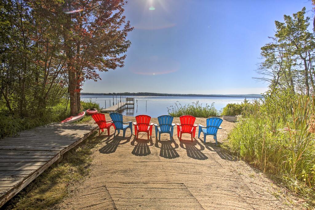 Lakefront Interlochen House With Dock & Kayaks! - thumb 0