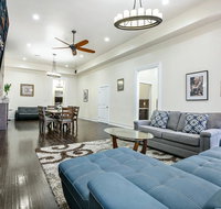 Luxury 4BR condo in Downtown by Hosteeva - Tourism House