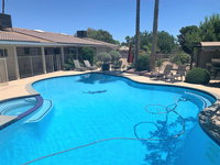 Mid-Century-Mod Luxe Oasis w/ Pool-7 Mins to Strip Tourism House