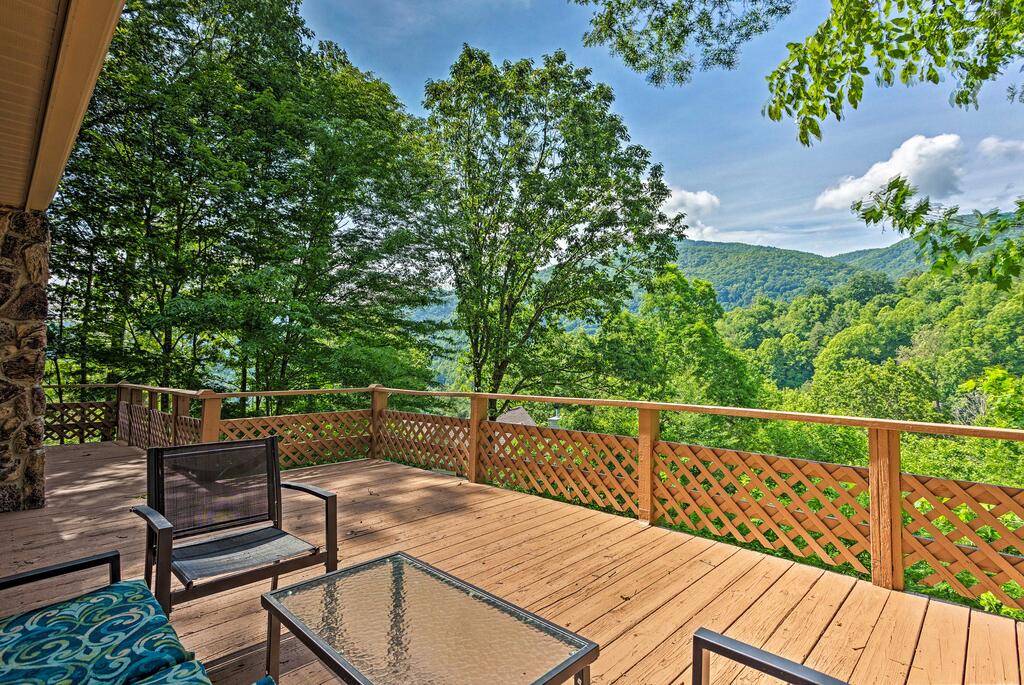 Mountain-View Maggie Valley House With Spacious Deck - thumb 1