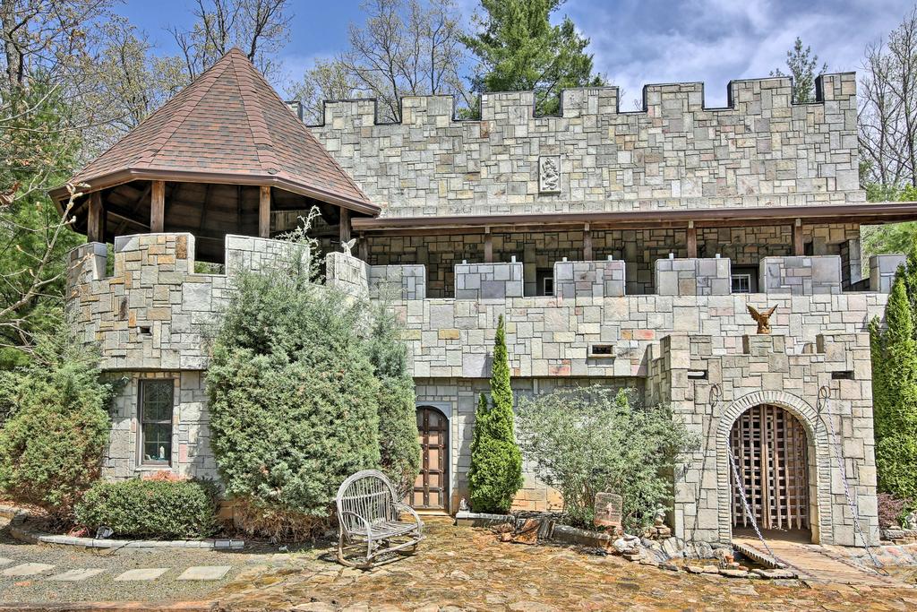 Murphy 'Castle Of Joy' On 11 Acres With Hot Tub! - thumb 2