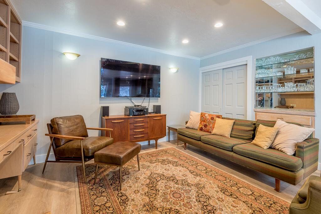 New Listing! Just Blocks From Warm Springs Ski Lifts & Hot Tubs For Apres Ski - thumb 0