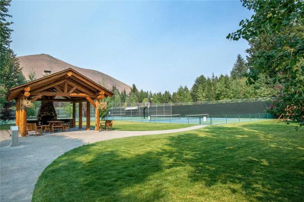 New Listing! Just Blocks From Warm Springs Ski Lifts & Hot Tubs For Apres Ski - thumb 1