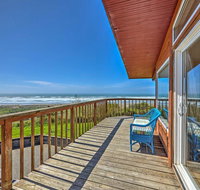 Oceanfront 'Clam Beach House' with Views and Hot Tub - Tourism House