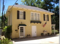 Ockley  Cottage at Waterford Square - Privacy on the park Tourism House