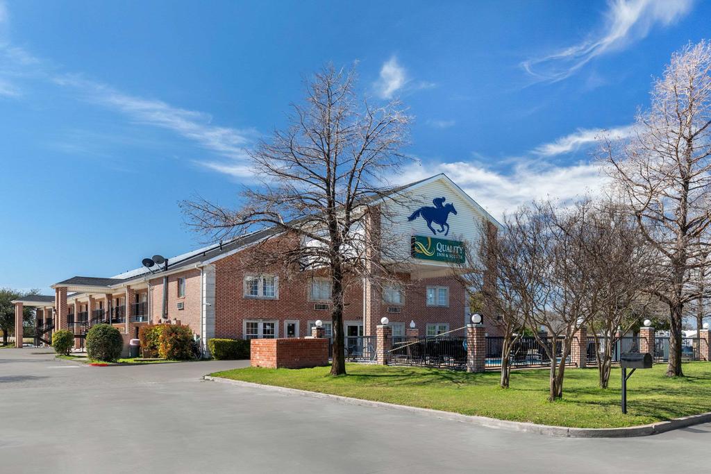 Quality Inn & Suites - thumb 0