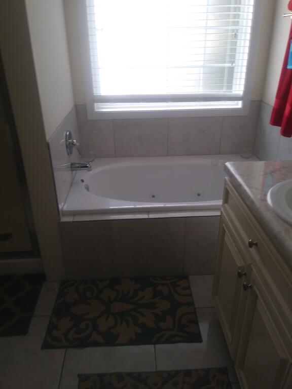 Quiet And Elegance Personified! 1 Bedroom - thumb 3